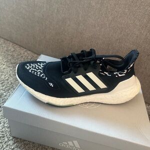 Adidas Women’s Black and White Sneakers